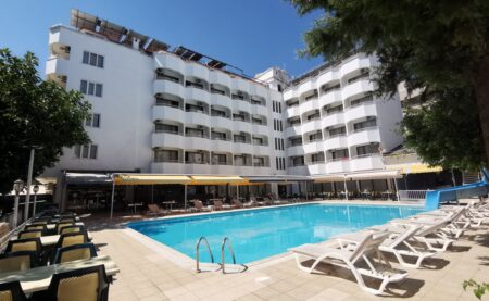 Intermar Hotel Swimming Pool and Garden