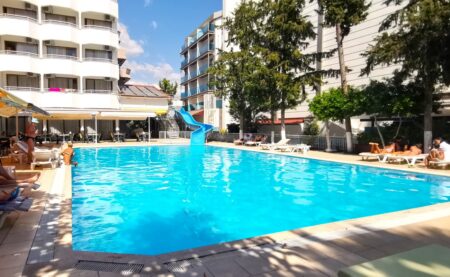 Intermar Hotel Swimming Pool and Garden